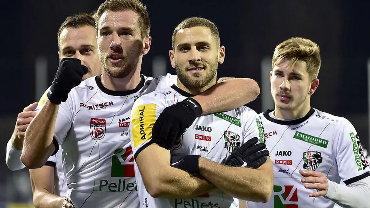 Geburtstagskind Shon Weissman (Zweiter von rechts) kann sich mit einem Sieg gegen Hartberg selbst beschenken