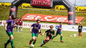 Die ersten Bezirksfinali des Raiffeisen Volksschul-Fußballcups steigen bereits nächste Woche