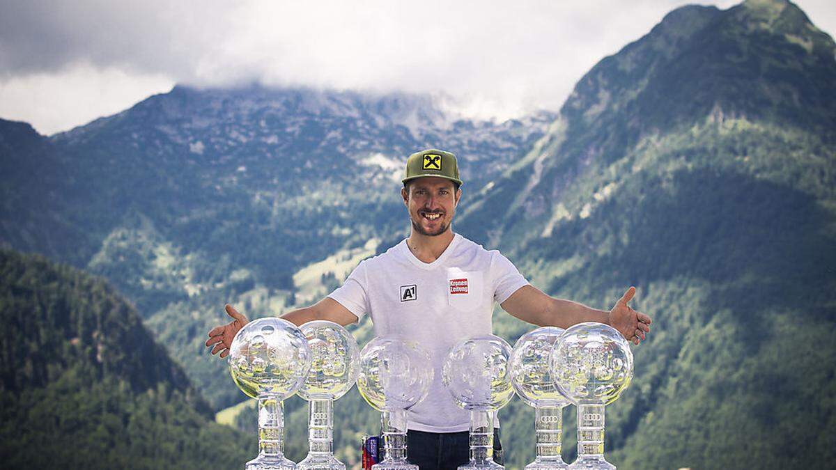 Hirscher und seine Trophäensammlung