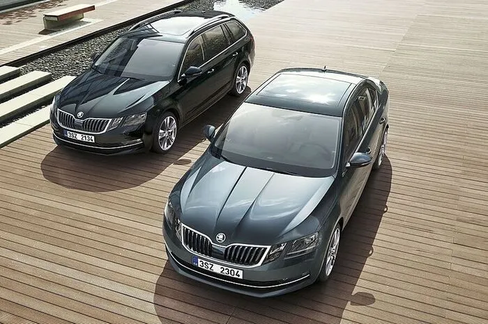 Ein neuer Trick des Fahrwerks ist die optionale Dynamic Chassis Control (DCC) – sie erlaubt es, den Charakter von Lenkung und Dämpfung in den Modi Comfort, Normal und Sport zu regeln. Die Leichtmetallräder-Palette reicht von 16 bis 18 Zoll und wird mit zahlreichen neuen Designs angeboten. Für die Kombi-Version gibt es optional eine elektrische Heckklappe.