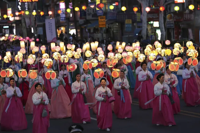 Seit seiner Einführung 2009 hat das jährliche Seoul Laternenfestival es geschafft, das geschäftige Zentrum Seouls um den renaturierten Fluss Cheongyecheon mit seinem magischen Licht zu verzaubern.