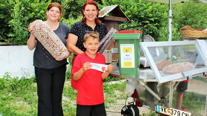 Der Gösselsdorfer Bauernmarkt findet jeden Freitag bis 29. September von 17 bis 20 Uhr gegenüber vom Campingplatz (Gösselsdorf-West) statt Hier können Sie Ihren persönlichen Favoriten nominieren. Das funktioniert ganz einfach unter diesem Link mit dem Nominierungsformular