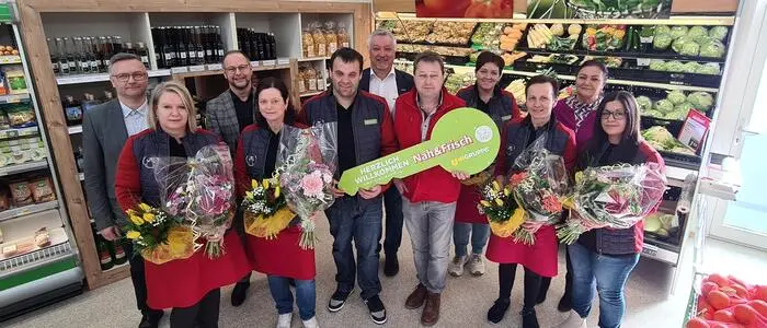 Andreas Pretterhofer (Mitte) bei der Übernahme des Geschäfts im Februar 2025
