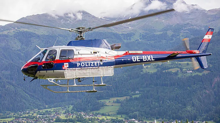 Der Verunglückte wurde vom Polizeihubschrauber geborgen