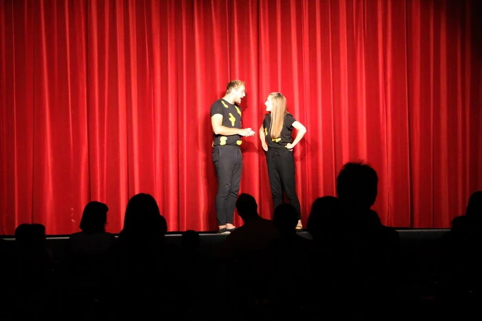 „Wir begeben uns auf der Bühne auf eine Rundreise – von Rapunzel bis Hänsel und Gretel“, sagte das Schauspieler-Duo unisono. 