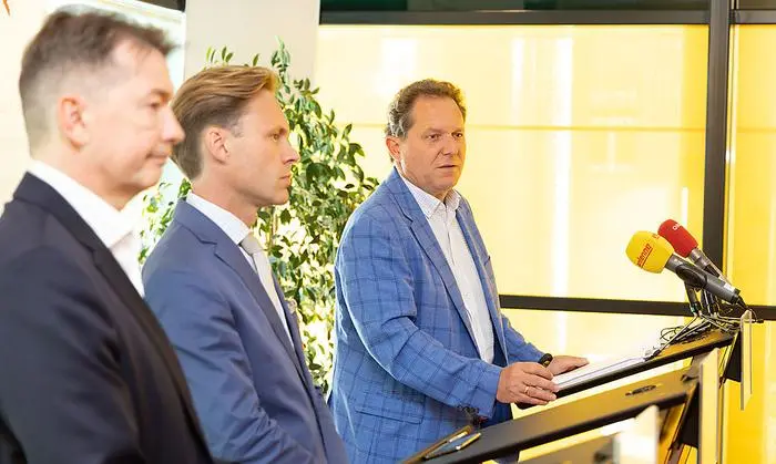 Sparten-Geschäftsführer Nikolaus Gstättner, Sparten-Obmann Raimund Haberl, Peter Voithofer bei der Bilanzpräsentation in Klagenfurt: "Handelskonjunktur bleibt angespannt"