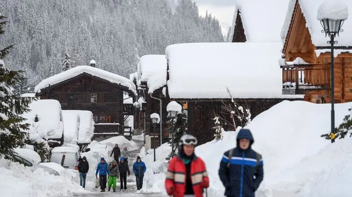 13.000 Urlauber und Einheimische sitzen derzeit im Schweizer Zermatt fest. Grund ist die Lawinengefahr.