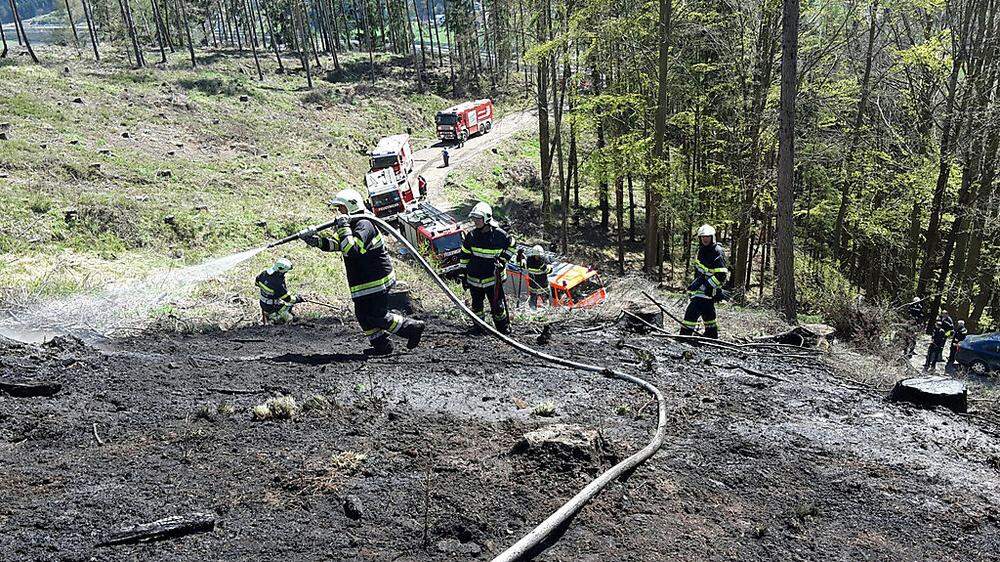 Schon am Nachmittag waren am Madereck sechs Feuerwehren aus dem Raum Bruck-Kapfenberg im Einsatz