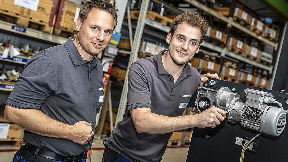 Marco Riepl, Leiter der Lehrwerkstätte bei der Kostwein Maschinenbau GmbH und Lehrling Matthias Murer