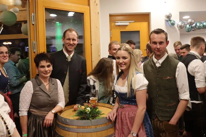 Die Bauernschaft St. Margarethen organisierte  mit der Landjugend St. Margarethen einen festlichen, unterhaltsamen, geselligen, hübschen, liebenswürdigen... Bauernball im Reiterhof Stückler.
