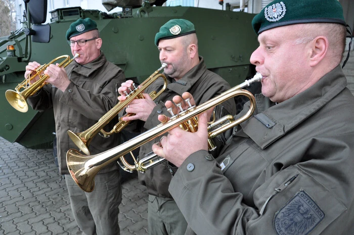 Die feierliche Waffenübergabe wurde durch ein Trio der Straßer Regimentsmusik musikalisch umrahmt
