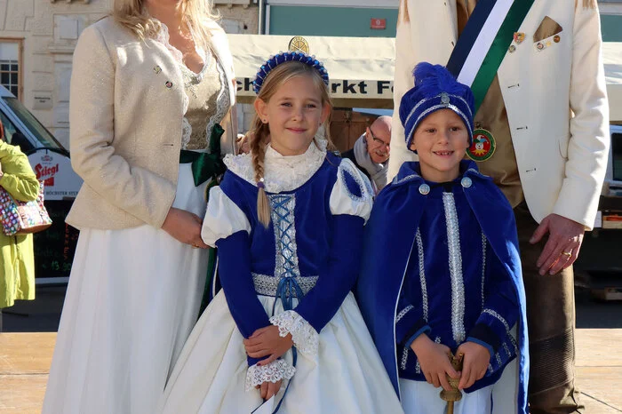 Das Landesprinzenpaar sind Elisabeth und Christian Sommer und das Kinderprinzenpaar heuer ist „Ihre Lieblichkeit“ Prinzessin Christina I. (Christina Straka) und Prinz Schalkus XII. (Nico Liegl). 