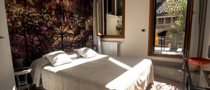 Ein Zimmer im Hotel, dessen Seite gehackt wurde