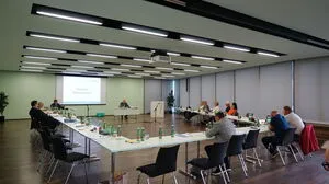 Da waren es plötzlich nur mehr zwölf Gemeinderäte, ÖVP und vier Mandatare der Bürgerliste verließen den Saal