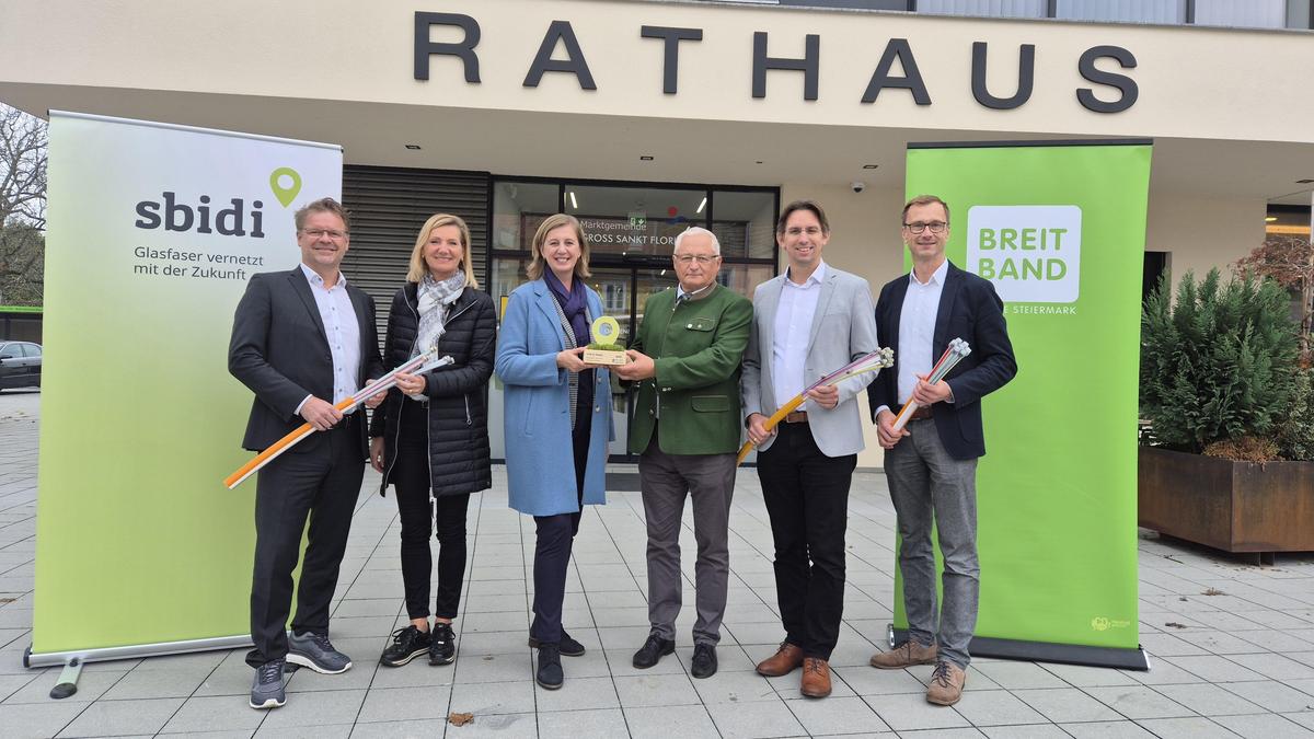 Herbert Jöbstl (Geschäftsführer Sbidi), Doris Bund (Bezirkshauptfrau Deutschlandsberg), Barbara Eibinger-Miedl (Wirtschaftslandesrätin), Johann Posch (Bürgermeister Groß St. Florian), Joachim Schnabel (Vorsitzender des Regionalvorstandes) und Hannes Kohlmeier (Geschäftsführer Energie Steiermark Breitband GmbH, v.l.)