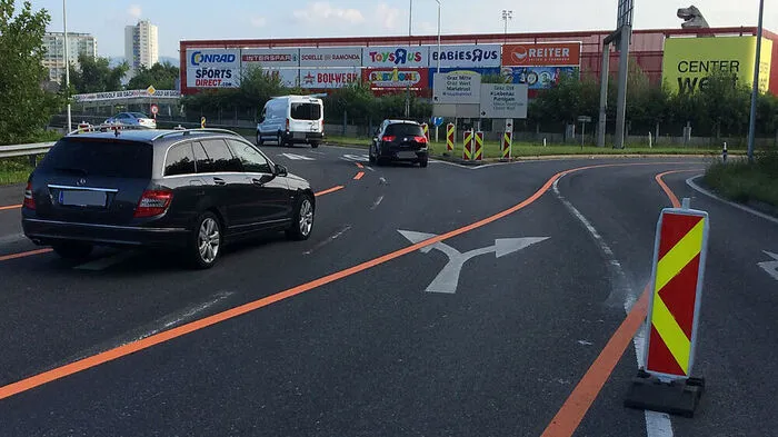Markierungen, Betonwände: Jetzt ist der Umbau wirklich angelaufen