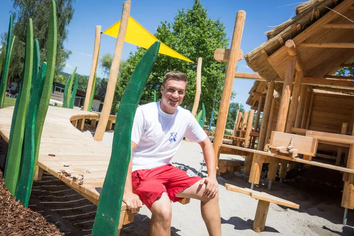 Bademeister Fabian Jansche wird den Kindern bei Bedarf in der Naturbeobachtungsstation die Tierwelt erklären