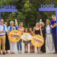 Spendenübergabe auf der neuen Murbrücke zwischen Spielfeld und Šentilj: Der Rotary Club Steierska-Štajermark unterstützt zwei Mütter aus Leibnitz und Maribor mit jeweils 3000 Euro