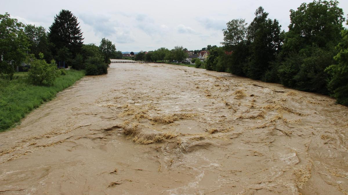 Der an sich harmlose Lahnbach entwickelte sich zu einem reißenden Fluss