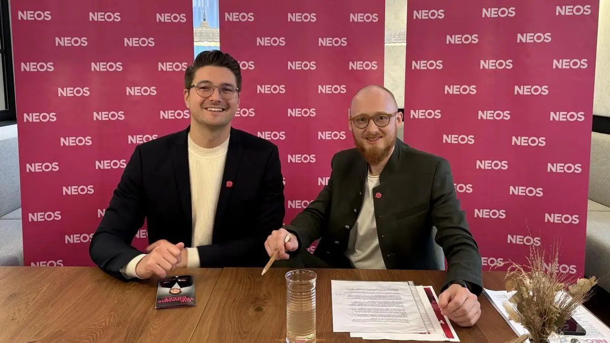 NEOS-Klubobmann Niko Swatek und Michael Silberschneider, Landtagswahl-Kandidat des Wahlkreises Weststeiermark, wollen Reformen vorantreiben  