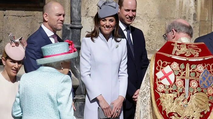 Die britische Königin Elizabeth II. ist am Ostersonntag 93 Jahre alt geworden. Gemeinsam mit Familienmitgliedern besuchte die Monarchin eine Messe in der St.-Georgs-Kapelle auf dem Gelände von Schloss Windsor.