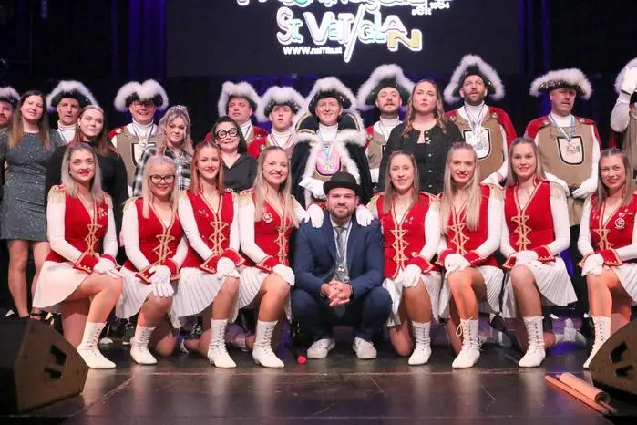 Eines kam bei der Faschingssitzung am Samstag klar zum Vorschein: Sowohl das regionale Geschehen als auch die hohe Bundespolitik wurden verstärkt durch den Kakao gezogen. Ein wahres Feuerwerk an Ideen und Requisiten sorgte dafür, dass über vier Stunden im Saale kein Auge trocken blieb. 