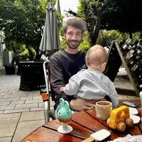 Ein Spaziergang mit gemeinsamen Frühstück gehört zum gemeinsamen Morgenritual von David Frank und seinem Sohn Lukas