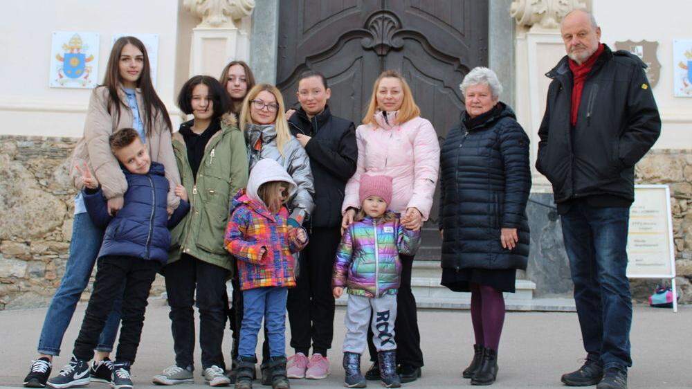 Vor einer Woche sind die vier Frauen und ihre Kinder aus der Ukraine in Weiz angekommen, betreut werden sie von Ehrenamtlichen der Caritas Pfarre Weiz, um Fery Berger und Manuela Harb