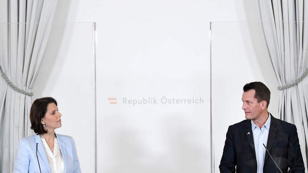 Verfassungsministerin Karoline Edtstadler (ÖVP) und Gesundheitsminister Wolfgang Mückstein (Grüne
