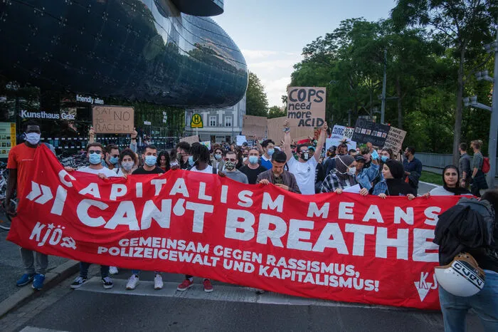 "I can't breathe" – die letzten Worte des infolge eines gewaltsamen Polizeieinsatzes gestorbenen George Floyd wurden auch in Graz zum Motto der Demonstration.