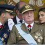 Ein Bild aus besseren Tagen: Juan Carlos, damals noch amtierender spanischer Monarch, mit Kronprinz Felipe, jetzt König, und dessen Frau Letizia im Jahr 2012