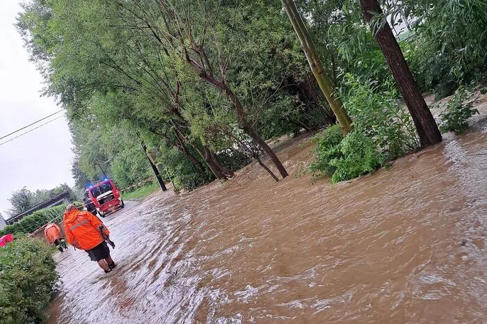 In Hausmannstätten wurden die Maria-Theresien-Straße sowie der Generationenpark aufgrund des übergegangen Baches gesperrt.
