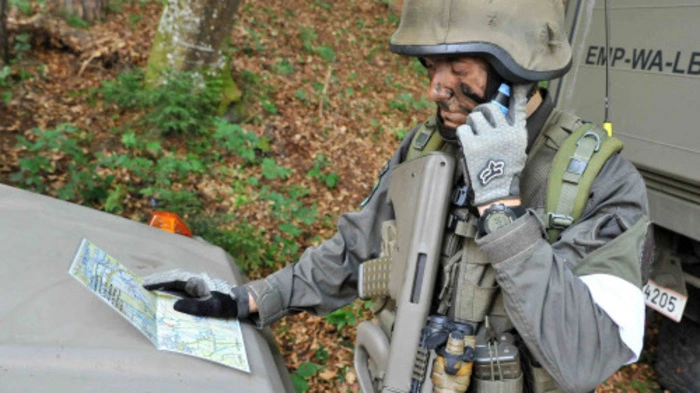 Das Jägerbataillon 25 durchläuft ein Übungsszenario: Angriff auf ein Widerstandsnest.