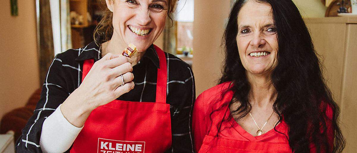 Susanne Kuttnig-Urbanz mit Hobbybäckerin Monika Staber