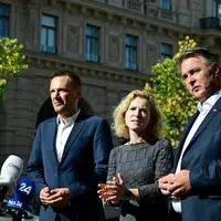 SPÖ-Klubobmann Philip Kucher, Bundesministerin Eva-Maria Holzleitner (SPÖ) und Vizekanzler Andreas Babler (SPÖ) bemühten sich um Einigkeit.