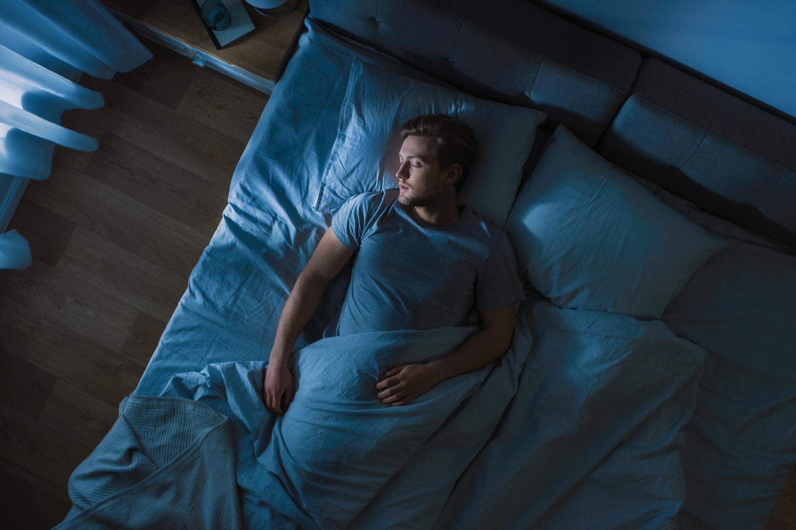 Schlafende Erwachsene wechseln zwei bis drei Mal pro Stunde ihre Liegeposition 