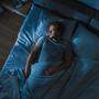 Schlafende Erwachsene wechseln zwei bis drei Mal pro Stunde ihre Liegeposition 