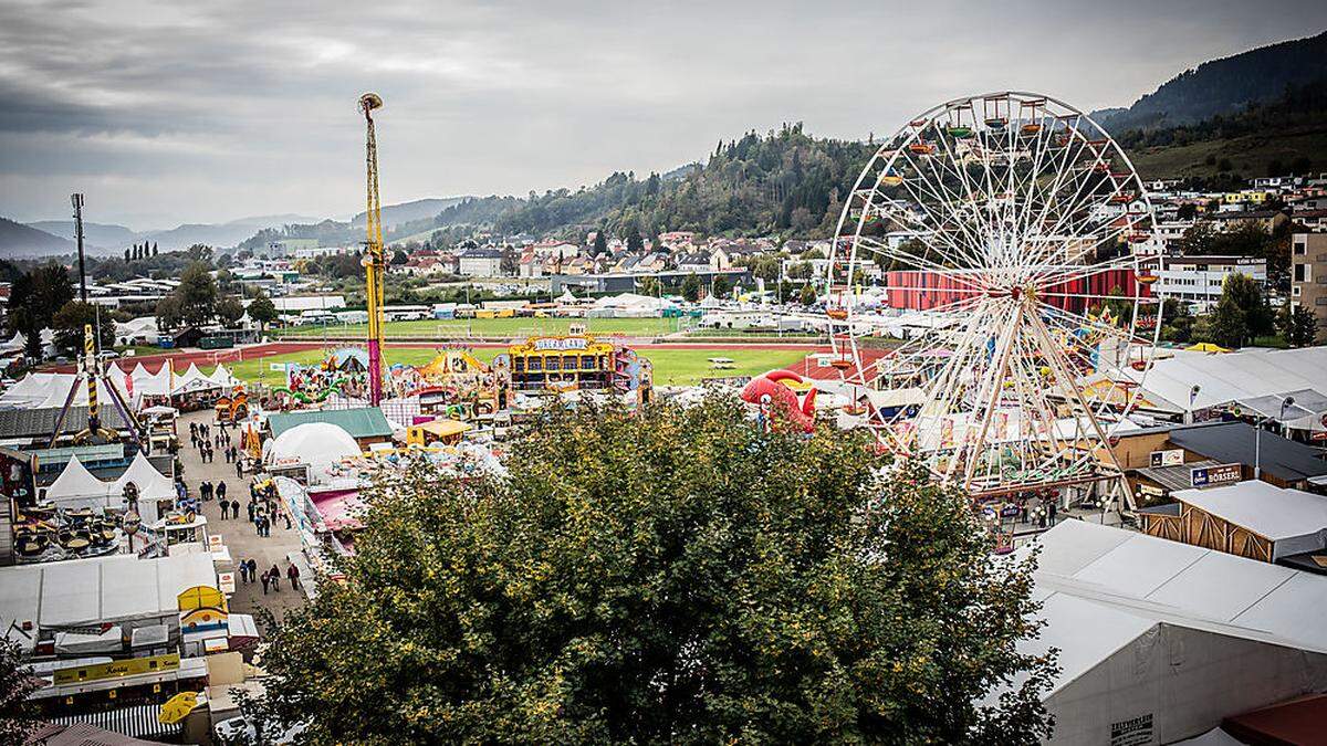 Einer der beiden Angeklagten schlug auf dem Wiesenmarkt schon einmal zu