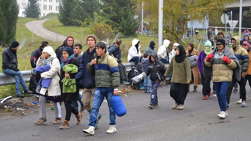 In Šentilj warten derzeit mehr als 3500 Personen auf den Grenzübertritt