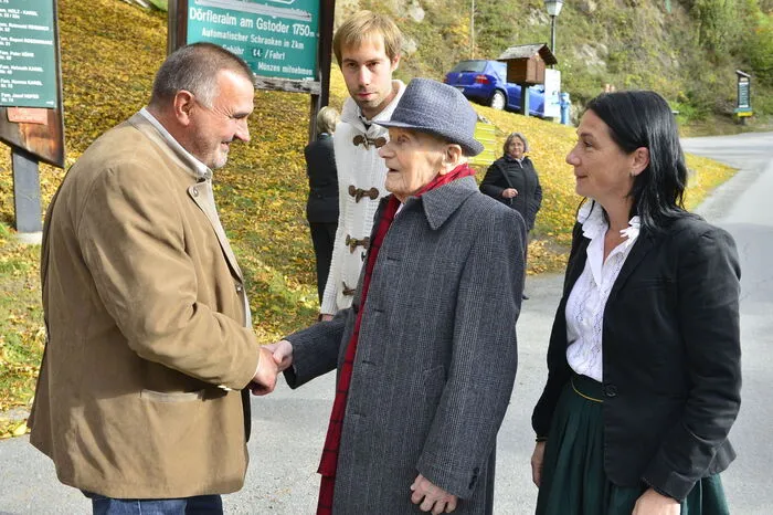 Im Rahmen des Erntedankfestes wurde der Geburtstag mit Dutzenden Gratulanten gefeiert.