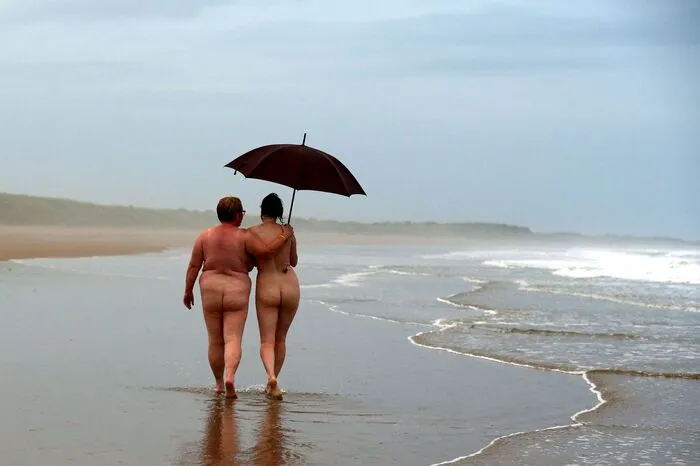 Letztes Jahr nahmen 350 Menschen am Skinny Dip teil. Bisher wurden insgesamt etwa 12.000 Pfund für MIND gesammelt. Organiser Jax Higginson schätzt, dass es dieses Jahr etwa 5000 Pfund sein werden...