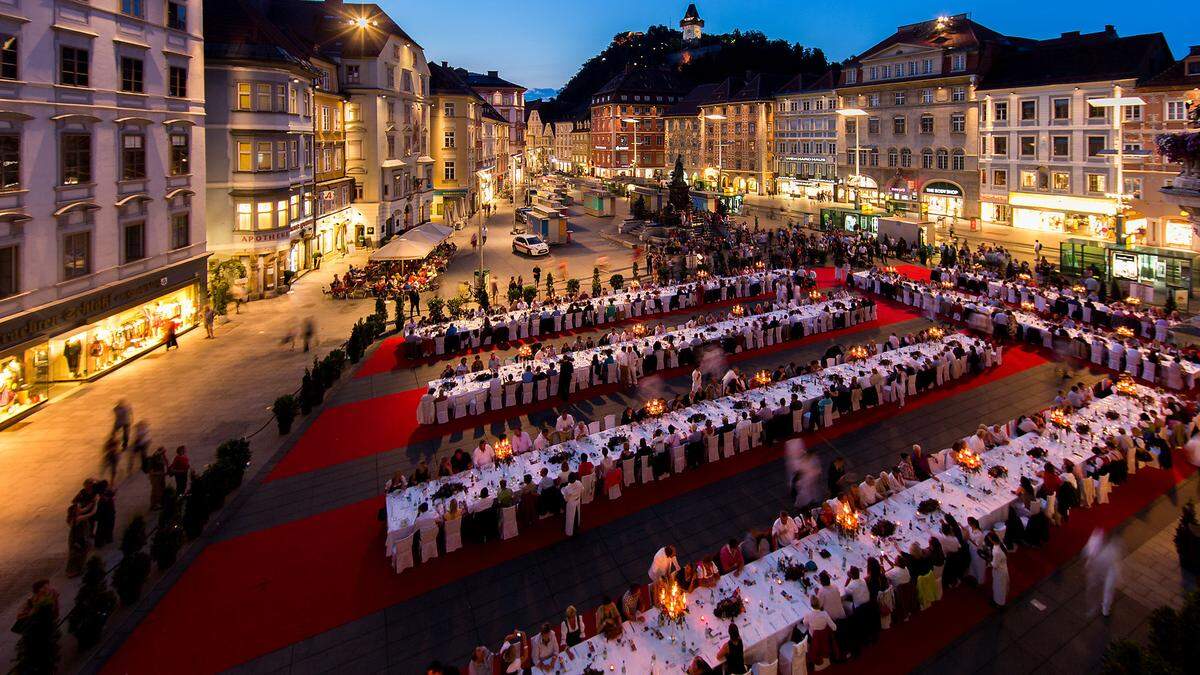 Die lange Tafel ist Aushängeschild der Genusshauptstadt Graz