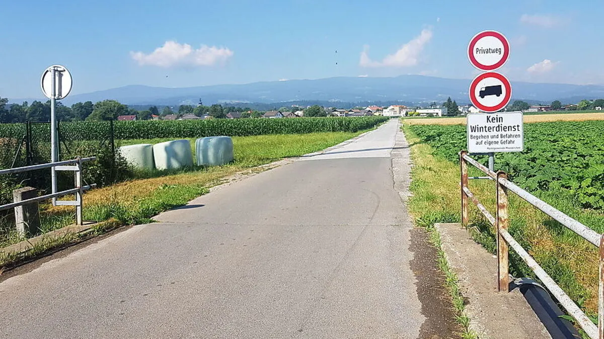 Rund 350 Meter lang ist das als Privatweg ausgewiesene Teilstück der Grießstraße, das im Winter gesperrt wird
