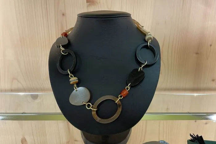 Auch Schmuck steht zur Auswahl.