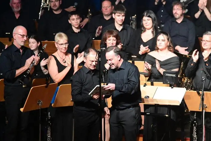 Unter der musikalischen Leitung von Kapellmeister-Stellvertreter Mario Puster lief das Ensemble zu Höchstform auf und wurde immer wieder mit Applaus belohnt.