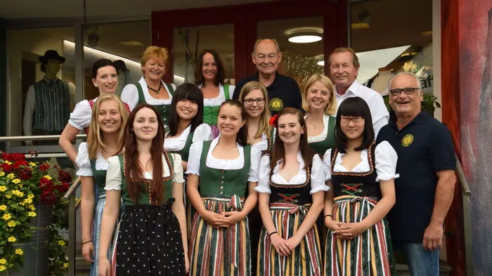 Einkleidung bei Trachtenmoden Hiebaum in Studenzen