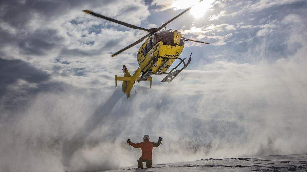 Insgesamt hoben die Tiroler ÖAMTC- Notarzthubschrauber im Jahr 2020 acht Mal pro Tag zu einem Einsatz ab	