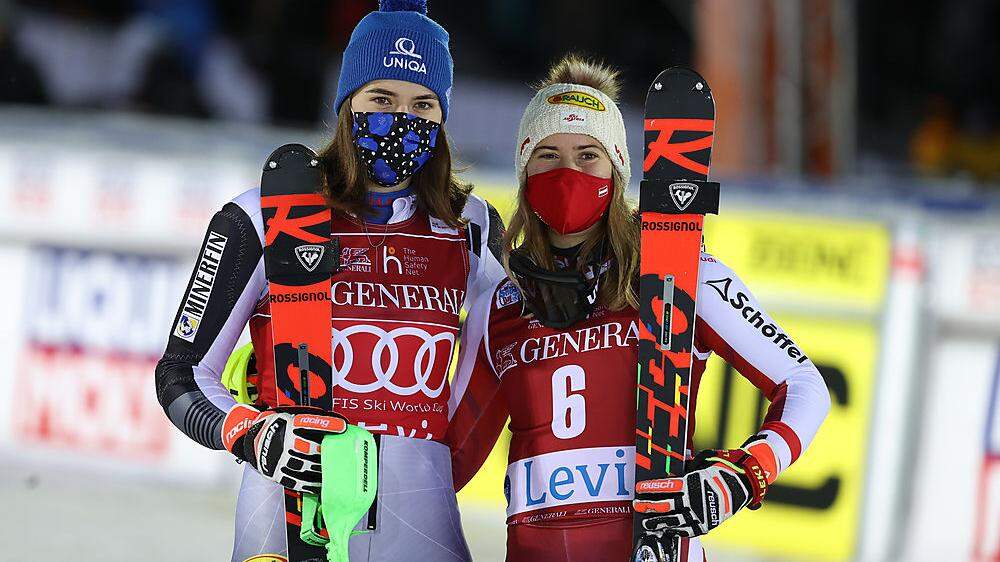 Siegerin Petra Vlhova freut sich mit der Dritten, Katharina Liensberger