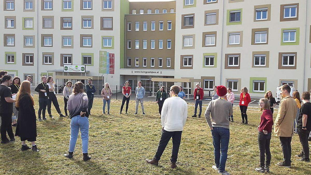 Untergebracht sind die Jugendlichen im Living Campus Leoben, diskutiert wird auf der Montanuniversität: für ein friedvolles Europa 		