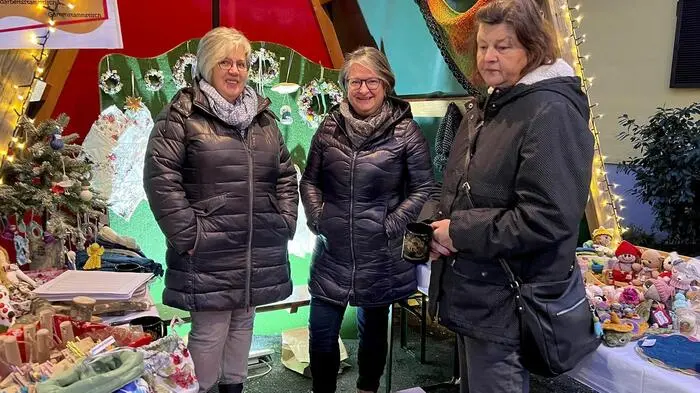 Mit einem vorweihnachtlichen Mix aus Outdoorküche, Glühwein-Punch, handwerklichen Besonderheiten und einem bunten Kinderprogramm mit viel Spiel und Spaß lockte der erste Weihnachtsmarkt beim Buschenschank Bliemel zahlreiche Besucher an.